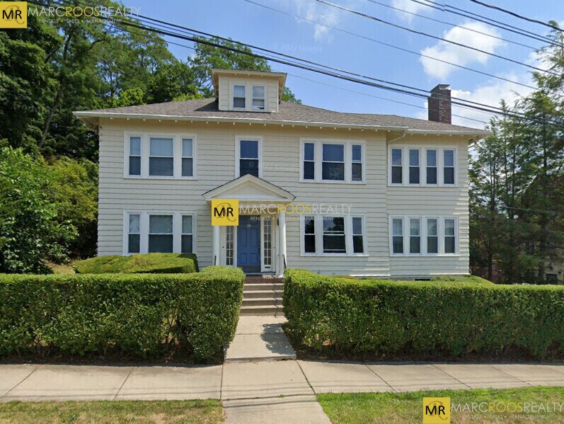 28 Manet Rd, Unit 1 in Chestnut Hill, MA - Foto de edificio