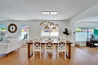 1242 Hollywood Blvd in Hollywood, FL - Building Photo - Building Photo