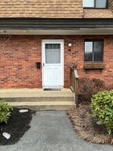 11 King Arthur Dr in East Lyme, CT - Building Photo - Building Photo