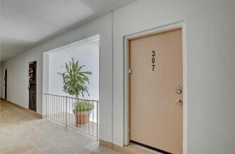 3040 NE 16th Ave in Oakland Park, FL - Building Photo - Building Photo