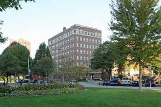 St. Clair in Milwaukee, WI - Foto de edificio - Building Photo