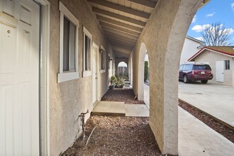 1517 Racquet Club Dr in Los Banos, CA - Building Photo - Building Photo