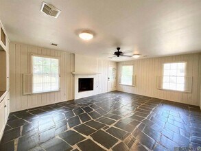 1436 Hearthstone Dr, Unit 2 in Baton Rouge, LA - Building Photo - Building Photo
