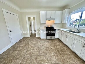 702 E Burnett St in Long Beach, CA - Building Photo - Building Photo