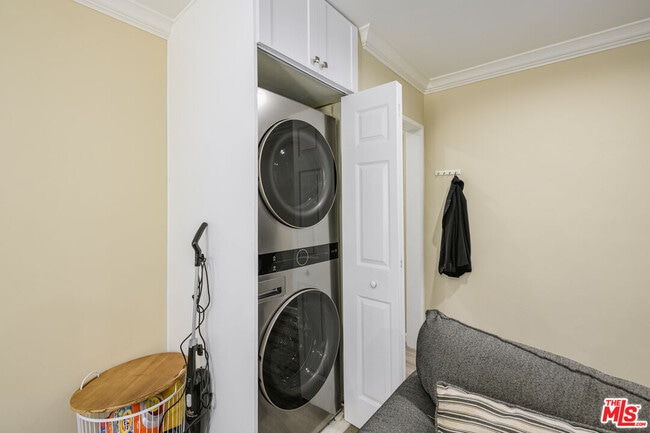 11680 Hatteras St in Los Angeles, CA - Building Photo - Building Photo