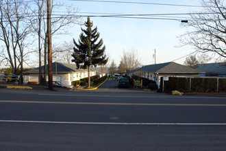 Maywood Court Apartments in Portland, OR - Building Photo - Building Photo