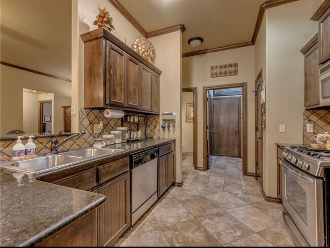 11909 Whitney Way in Oklahoma City, OK - Building Photo - Building Photo