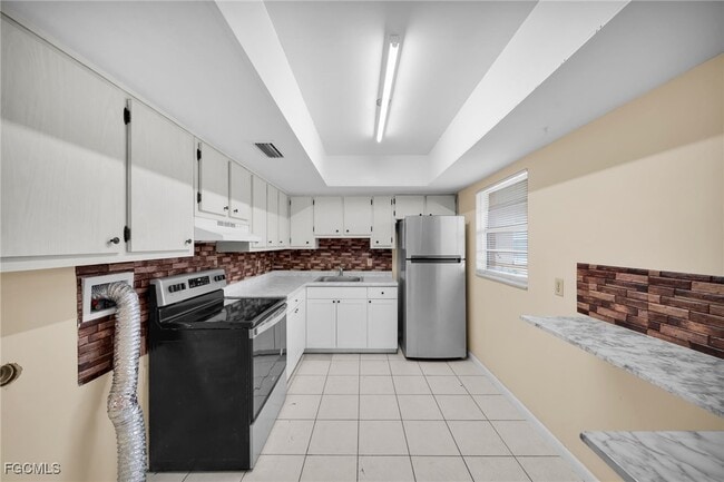 4824 Lucaya Dr in Cape Coral, FL - Building Photo - Building Photo