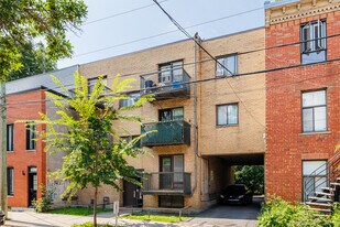 160 Bourget Rue in Montréal, QC - Building Photo