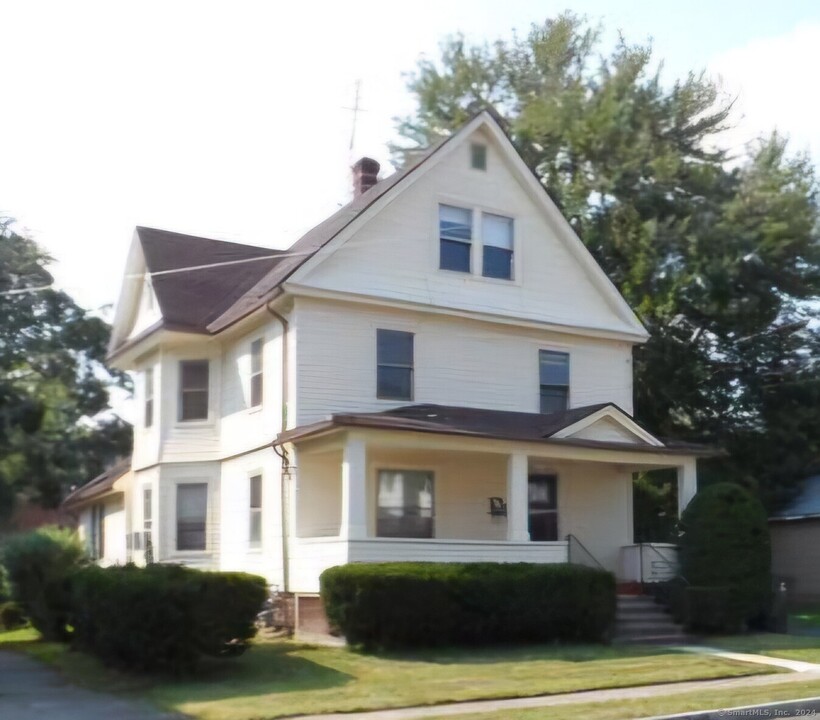 223 Whiting Ln in West Hartford, CT - Building Photo