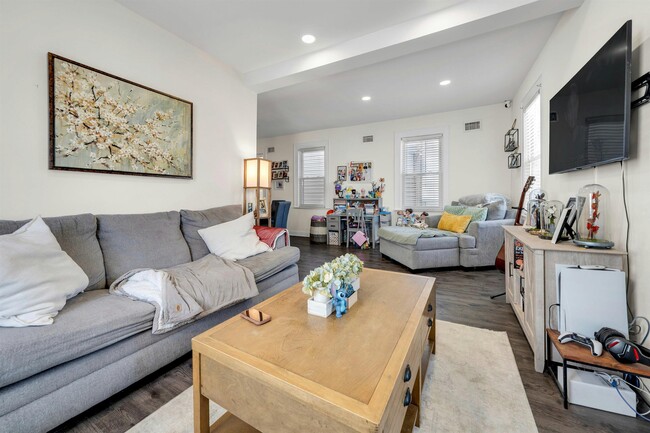 632 Chase Ave in Lyndhurst, NJ - Building Photo - Building Photo