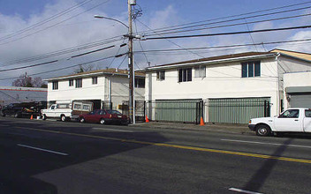 Foothill Apartments in Oakland, CA - Foto de edificio - Building Photo