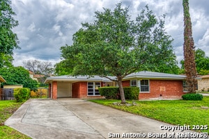 211 Green Meadow Blvd in San Antonio, TX - Building Photo - Building Photo