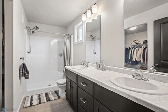 752 Cathy Dr W in West Fargo, ND - Building Photo - Building Photo