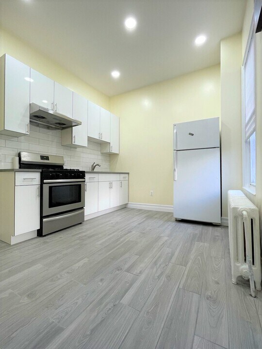 16 Tonnelle Ave in Jersey City, NJ - Building Photo