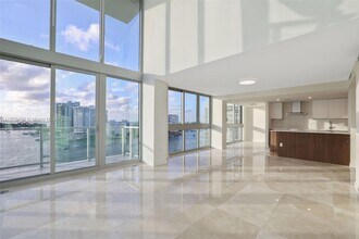 1500 Bay Rd in Miami Beach, FL - Foto de edificio - Building Photo