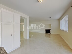 9166 W Naples Dr in Las Vegas, NV - Building Photo - Building Photo