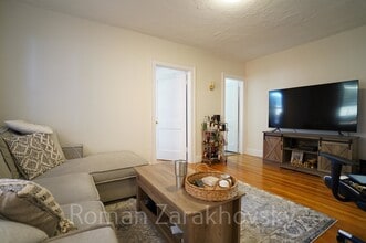 431 Broadway, Unit 22 in Somerville, MA - Foto de edificio - Building Photo