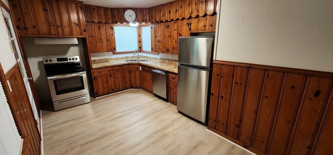 1317 Highland Dr in Bay City, TX - Building Photo - Building Photo