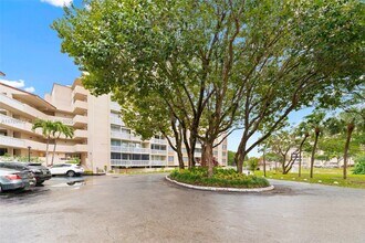 7051 Environ Blvd in Lauderhill, FL - Foto de edificio - Building Photo