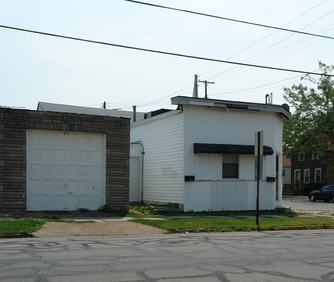 816 W Market St in Sandusky, OH - Foto de edificio - Building Photo