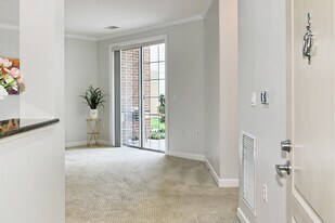 400 Cameron Station Blvd, Unit 113 in Alexandria, VA - Building Photo