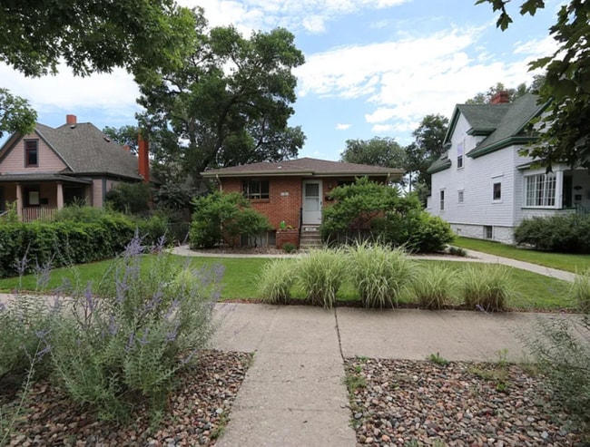 2415 N Nevada Ave