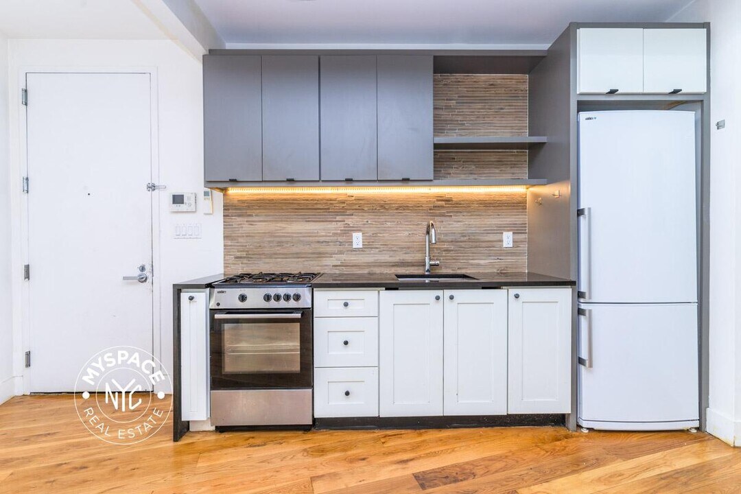 87 Montrose Ave, Unit 1F in Brooklyn, NY - Building Photo