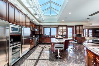 8835 Evanview Dr in Los Angeles, CA - Building Photo - Building Photo