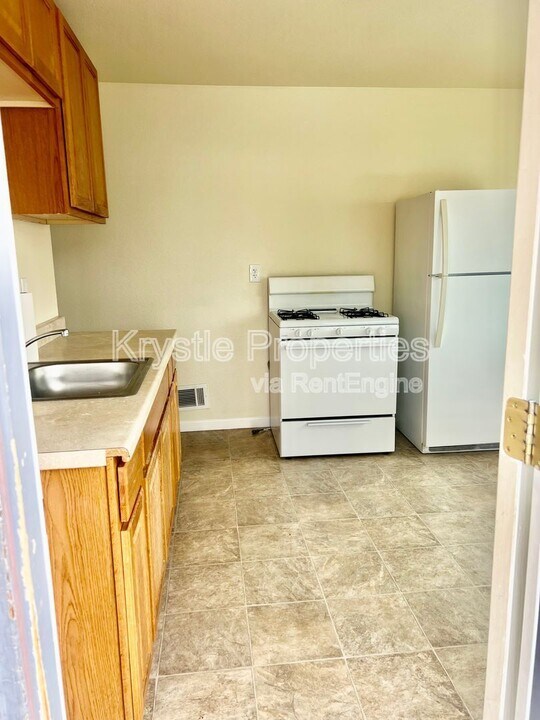 468 Military E in Benicia, CA - Building Photo