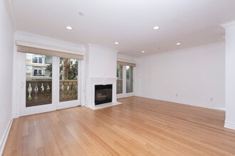 123 S Clark Dr, Unit 202 in Los Angeles, CA - Building Photo - Building Photo