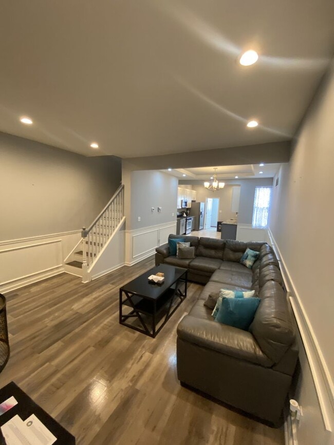 5706 Warrington Ave in Philadelphia, PA - Building Photo - Building Photo