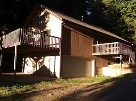 4104 Petersville Rd NE in Bremerton, WA - Building Photo
