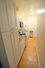 35 Brookline St, Unit 10 in Cambridge, MA - Building Photo - Building Photo