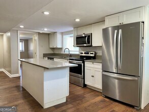 1307 Lorenzo Dr SW, Unit B in Atlanta, GA - Building Photo - Building Photo