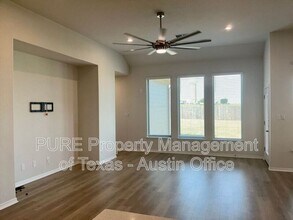124 Westfield St in Hutto, TX - Building Photo - Building Photo