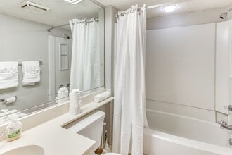 9550 Shore Dr, Unit 226 in Myrtle Beach, SC - Building Photo - Building Photo