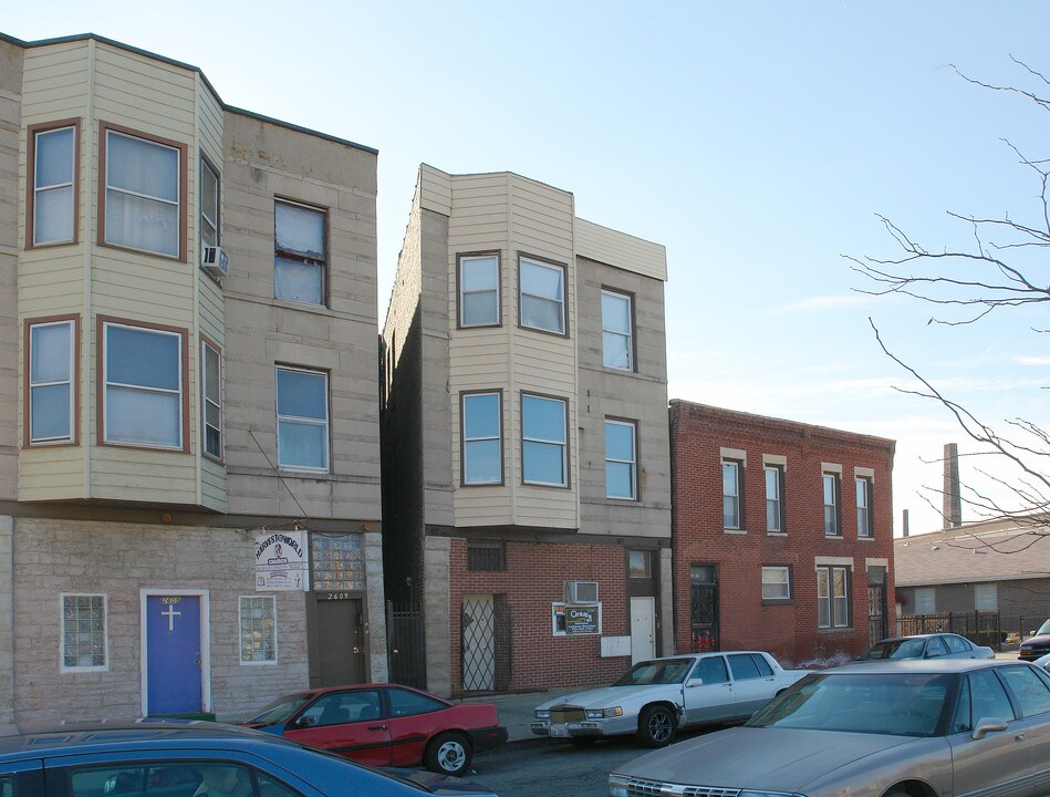 2611 W Ogden Ave in Chicago, IL - Building Photo