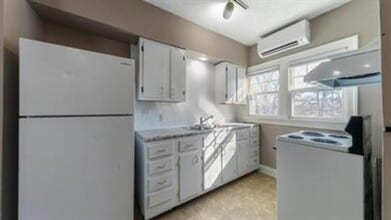 706 E Mt Hope Ave in Lansing, MI - Building Photo - Building Photo