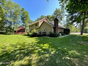 8 Timberwick Dr in Clifton Park, NY - Building Photo - Building Photo