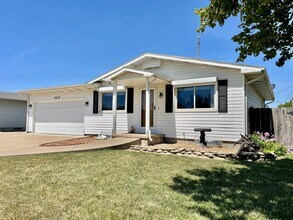 1317 E Minneapolis Ave in Salina, KS - Foto de edificio - Building Photo