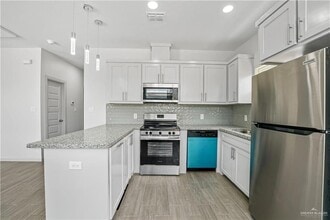 1905 W Violet Dr, Unit 3 in Pharr, TX - Foto de edificio - Building Photo