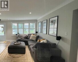 39 Oakwood Ave in Kitchener, ON - Building Photo - Building Photo