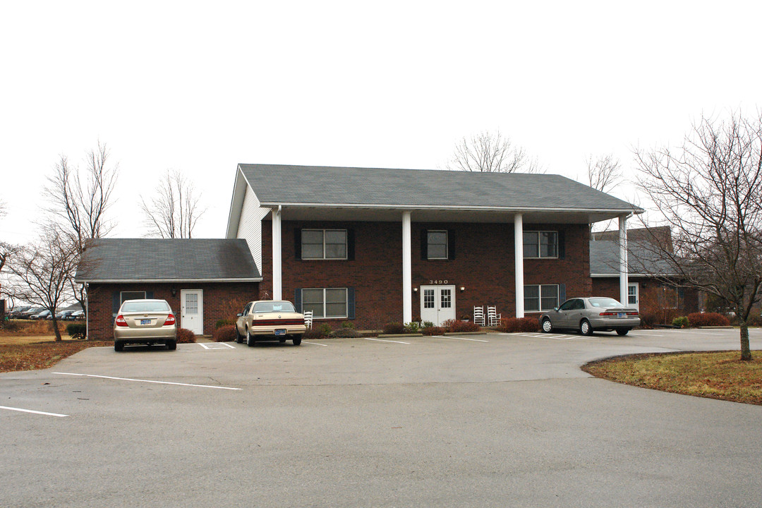 3490 Louise Way in New Albany, IN - Foto de edificio