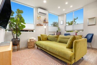 814 NW 54th St in Seattle, WA - Building Photo - Building Photo