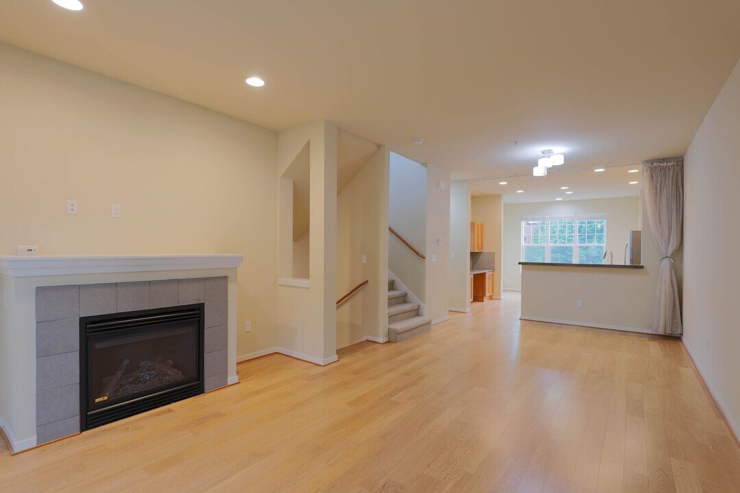 10383 156th Pl NE in Redmond, WA - Building Photo