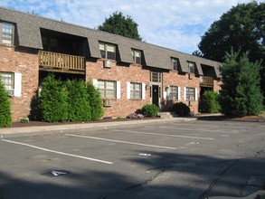 Cambridge Arms in Newington, CT - Foto de edificio - Building Photo