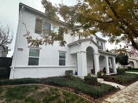 2205 Salice Wy in Brentwood, CA - Building Photo