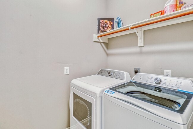 9113 Creekstone Lake Dr