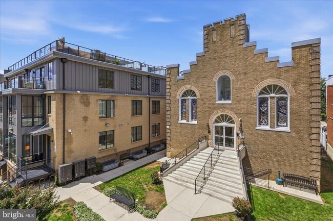 property at 625 Park Rd NW